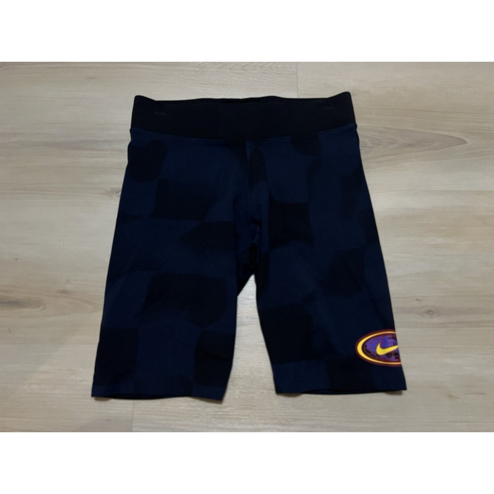 Nike Women's Sportswear Essential Mid-Rise Tight Fit Short Length Shorts Size‎ M